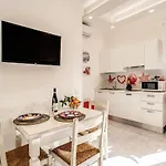 Apartment Casa Lolla, A Red Rose In