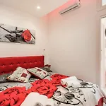 Casa Lolla, A Red Rose In Apartment