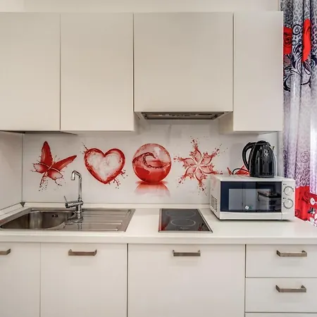 Casa Lolla, A Red Rose In Apartment