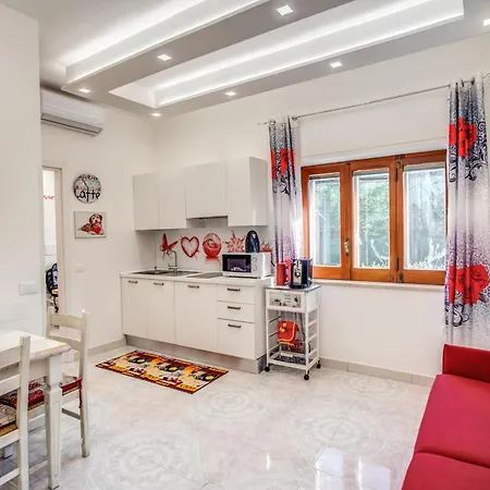 Casa Lolla, A Red Rose In Apartment *