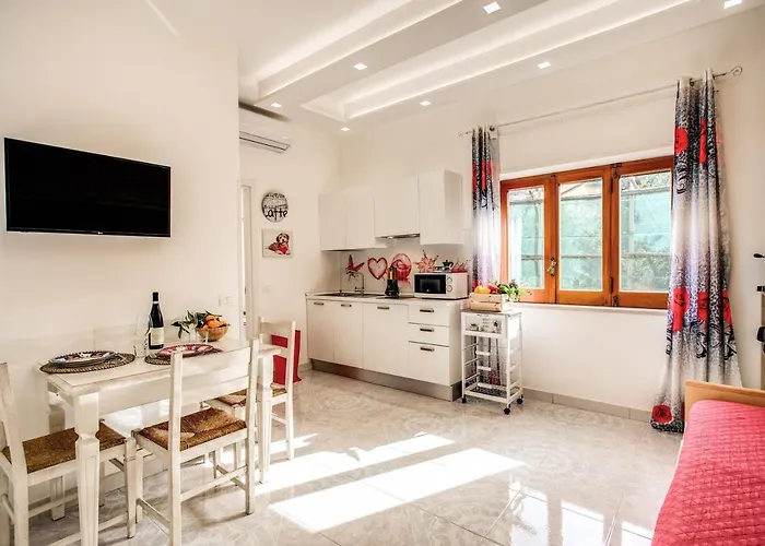 Casa Lolla, A Red Rose In * Сорренто