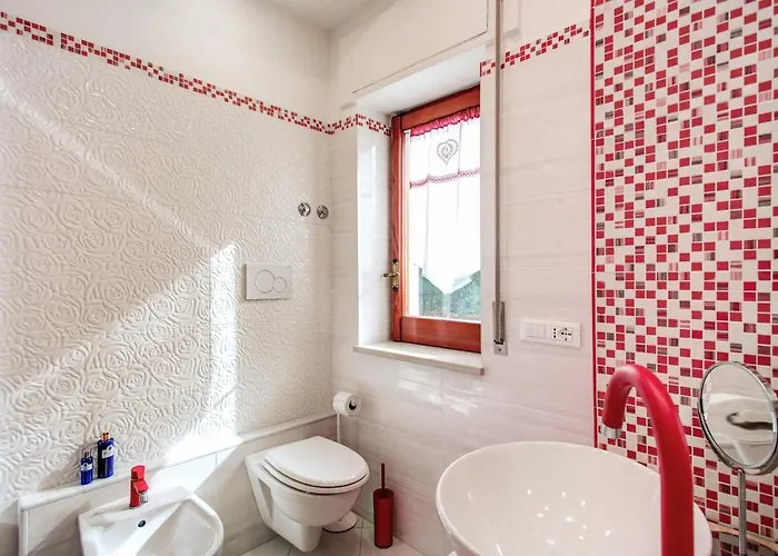 Casa Lolla, A Red Rose In Сорренто