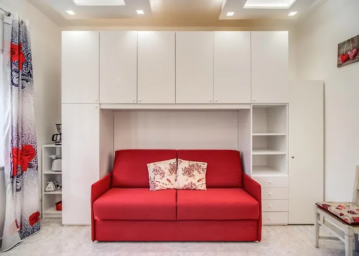 Casa Lolla, A Red Rose In * Сорренто