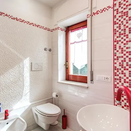 Casa Lolla, A Red Rose In Sorrento